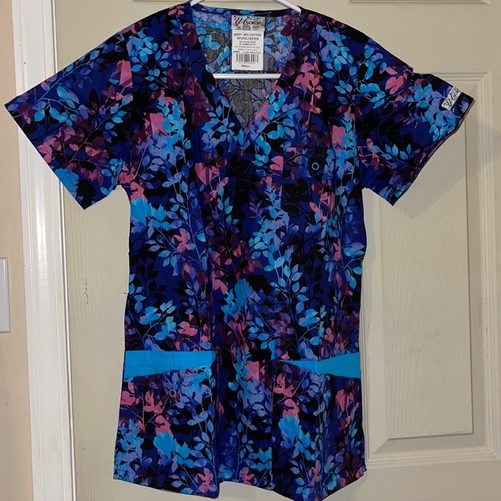 Uniform Advantage scrub top